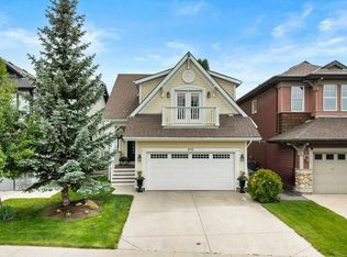 262 NW Autumn Cir SE, Calgary, AB T3M 0J8