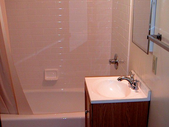5th image of 630 N Mar Vista Ave