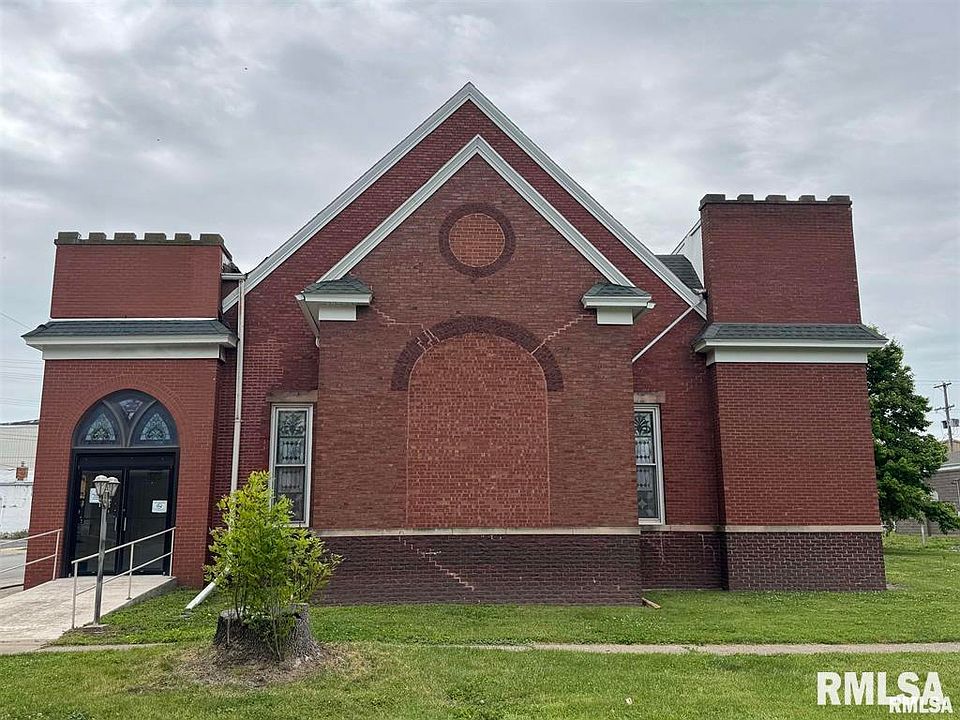 1st image of 170 W Hurst St