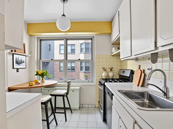 400 East 56th Street image 7 of 16