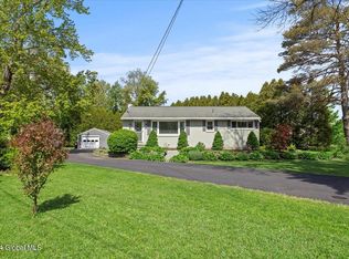 42 Fellows Rd, Halfmoon, NY 12065