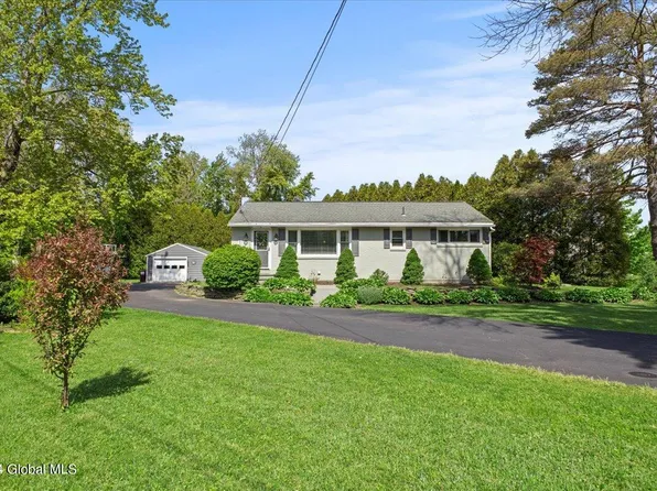 42 Fellows Road, Halfmoon, NY 12065