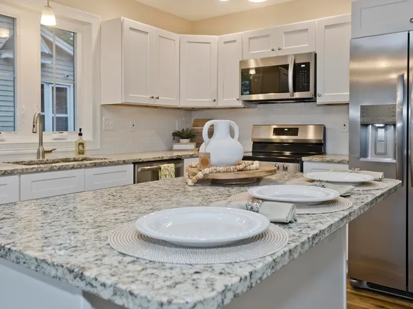 40 Preston St, Springfield, MA 01109