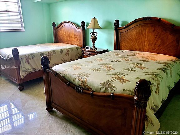 3rd image of 19370 Collins Ave APT 612