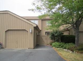 844 Oak Hill Rd, Lake Barrington, IL 60010