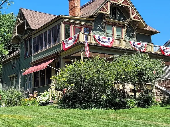 561 N Riverside Ave, Saint Clair, MI 48079
