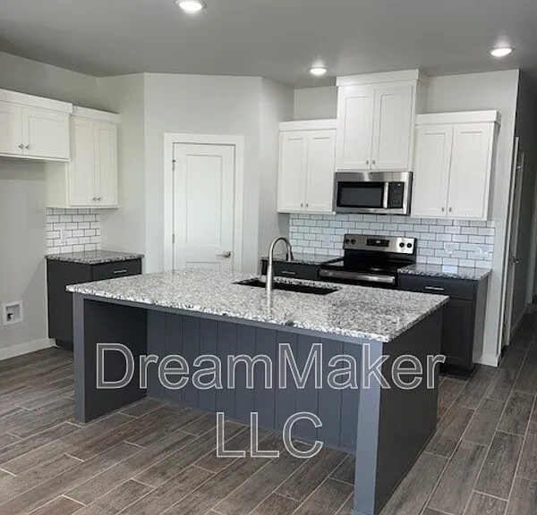 1008 Varenna Ln — Photo 3