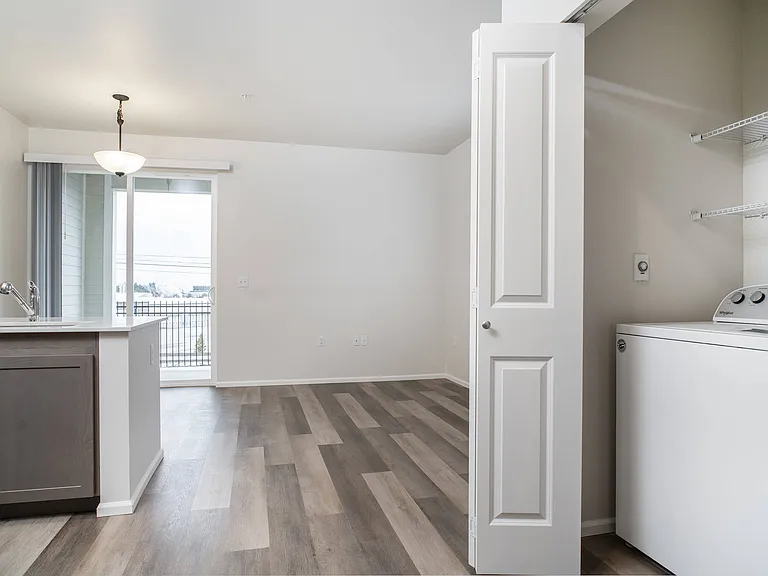 1 Bedroom - 591sqft 1 Bedroom - 591sqft