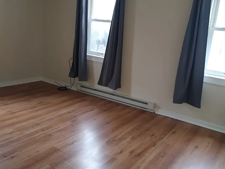 137 E Main St — Photo 2