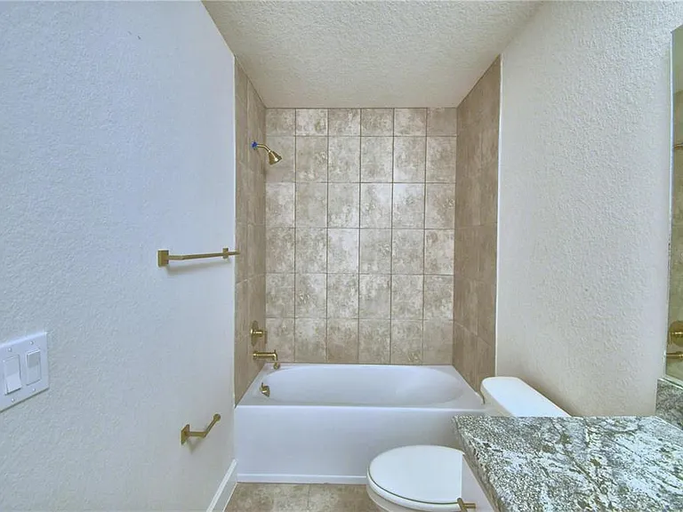 906 Sofia Ln — Photo 25