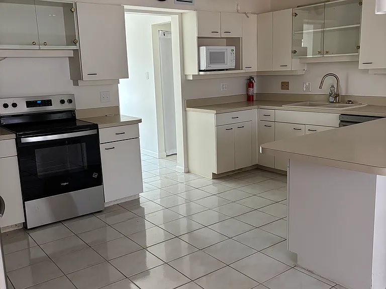 312 W Cornelius Cir — Photo 2