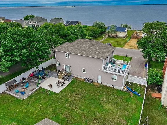 3rd image of 61 Grandview Dr