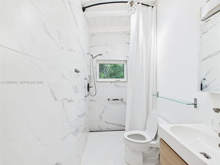 1632 SW 28th Ave #0 — Photo 9