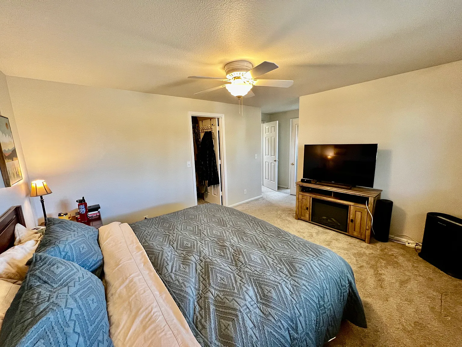 2 bed, 1250 sqft, $2,200 — Photo 2
