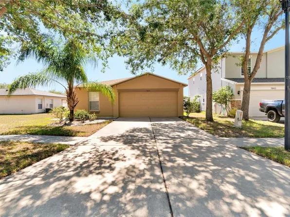 7845 Carriage Pointe Dr, Gibsonton, FL 33534