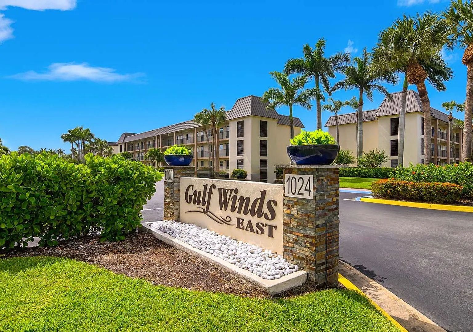 Available Now! Furnished Ground-Floor End Unit | Lake & Pool Views | Minutes To Marco Island & Do... — Photo 2