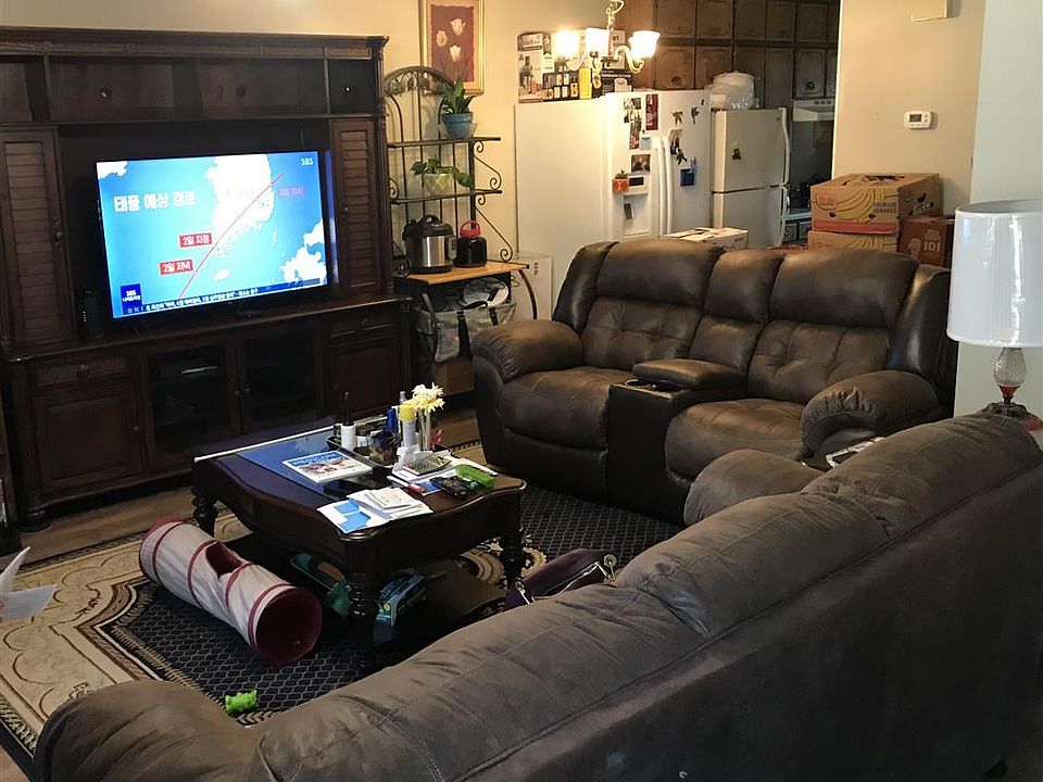 2nd image of 600 Pinehurst Dr APT D