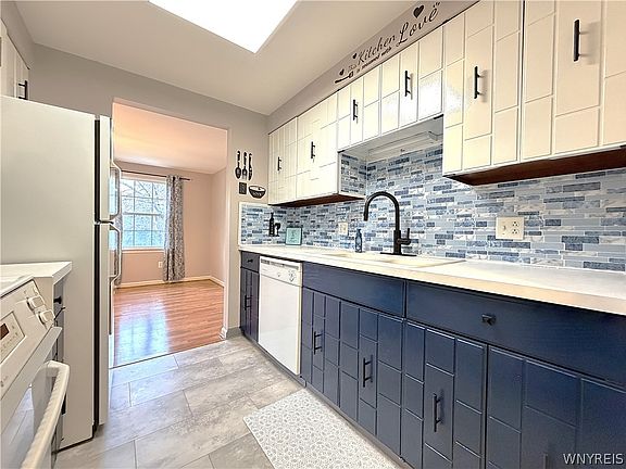 3rd image of 1340 Maple Rd APT 8