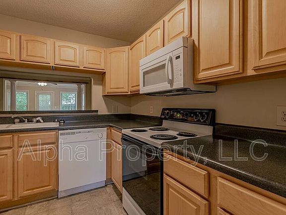 4th image of 132 Shockley St