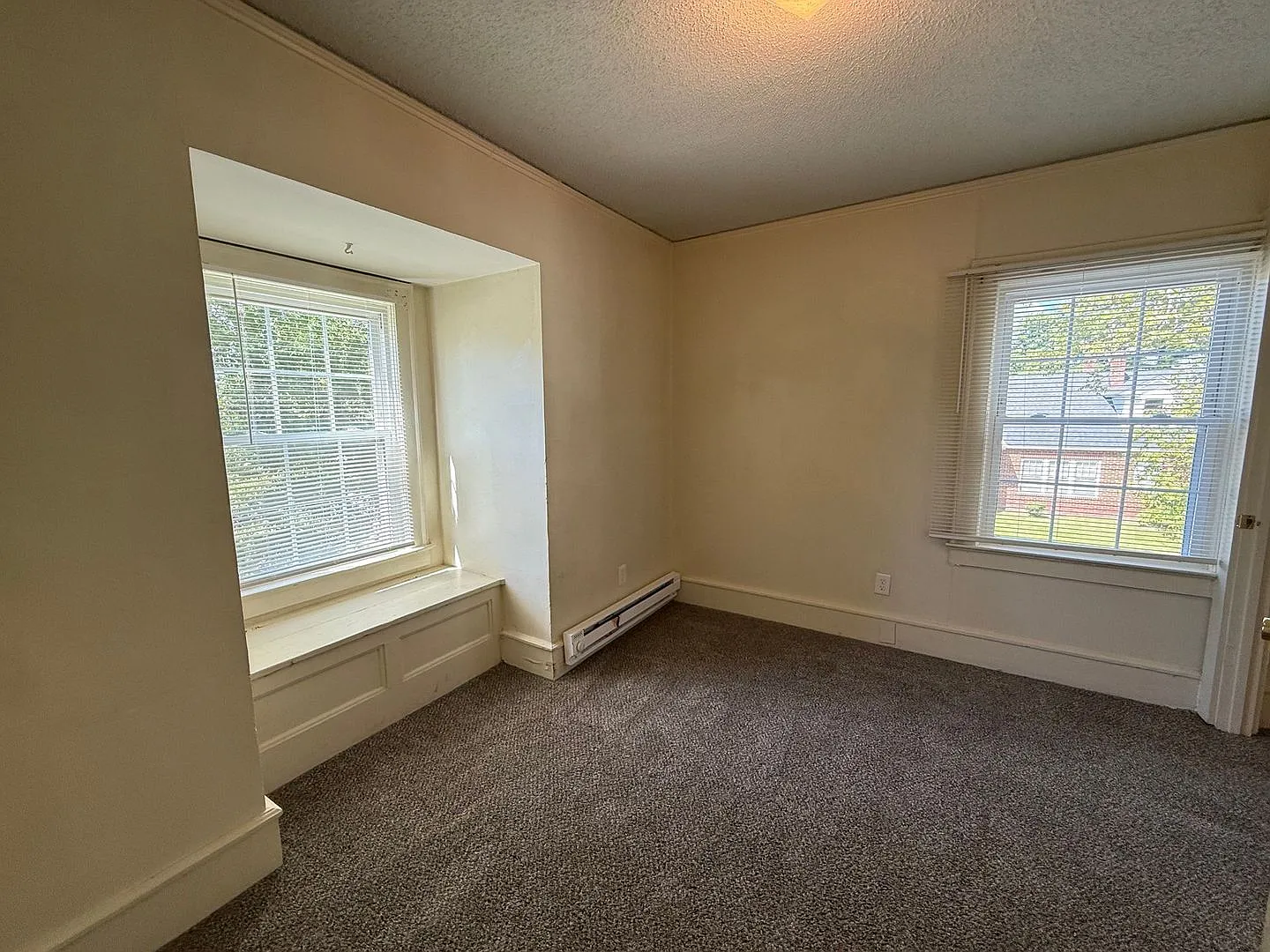 143 Chaney Ave — Photo 2