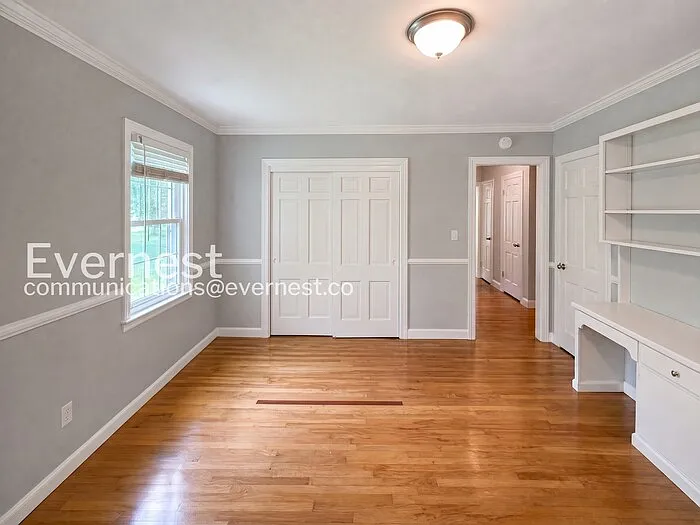 570 Hawkins Dr — Photo 13