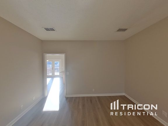 2nd image of 1916 Colyn Ave