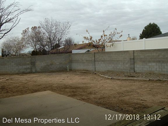 2nd image of 6925 Vivian Dr NE