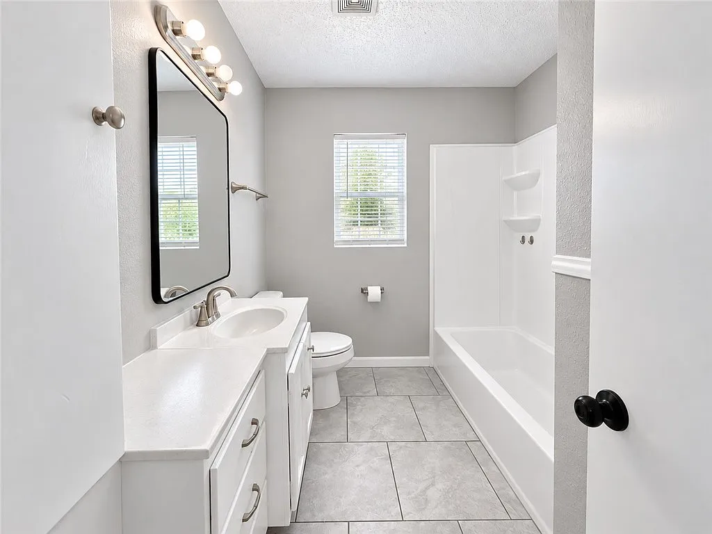 3 bed, 1250 sqft, $1,700 — Photo 4
