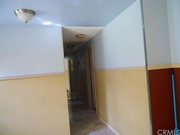5th image of 9669 Acacia Ave