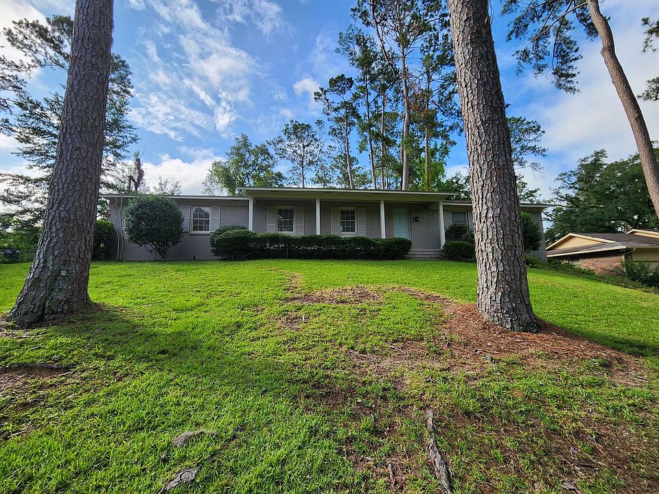 1st image of 2205 Briarcliff Dr