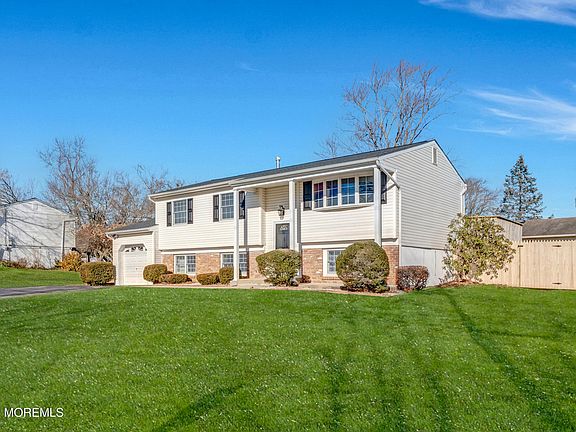 4th image of 360 Colonial Drive