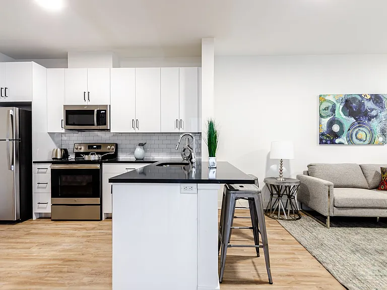 Lakeside Residence — Photo 5
