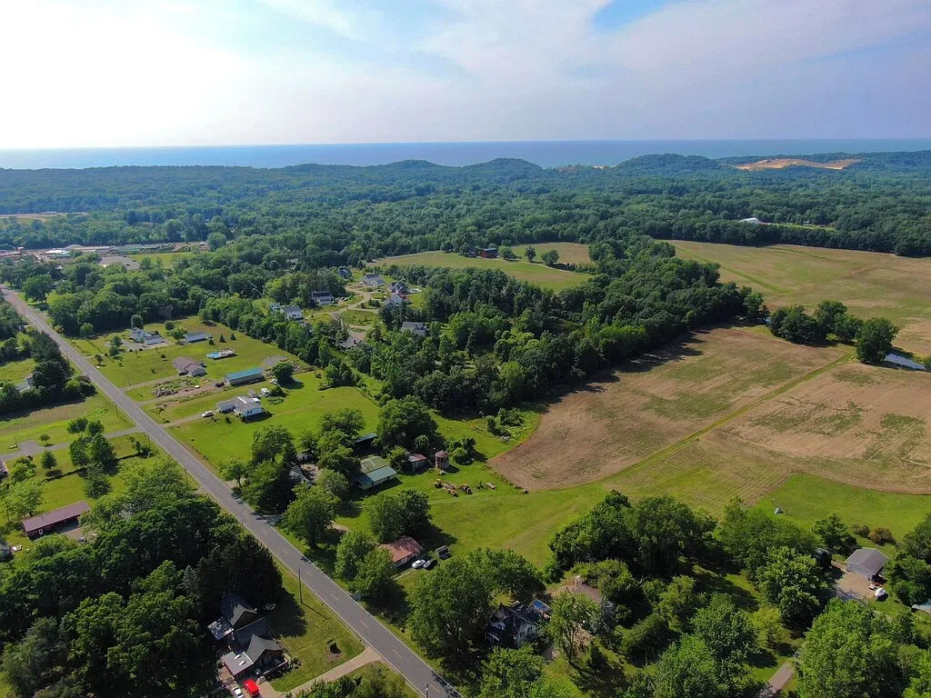 5435 Sawyer Rd — Photo 4