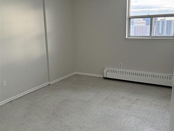 5th image of 2900 Jane St