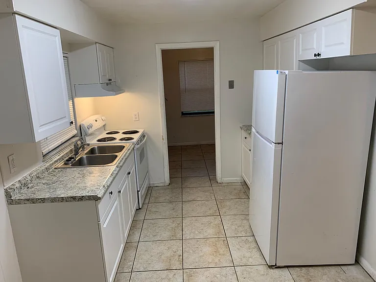 1506 Edgewood Ter — Photo 2