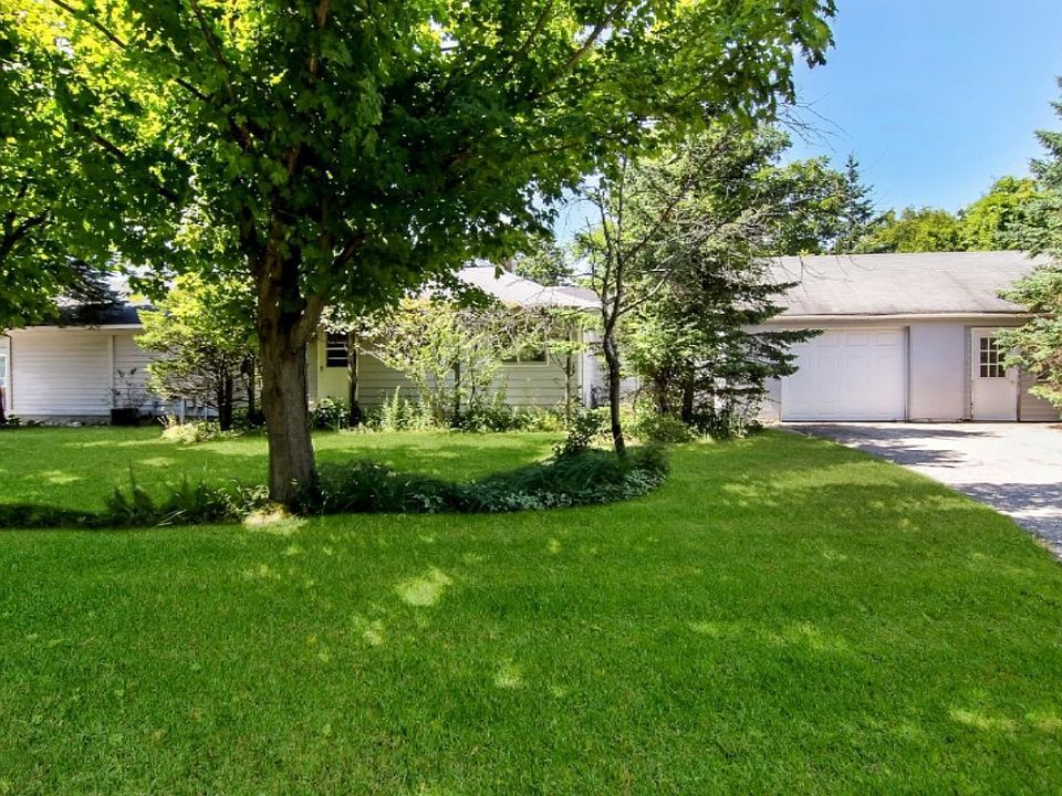 4990 Main St, Onekama, MI 49675 Zillow