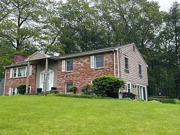4th image of 371 Coronation Dr