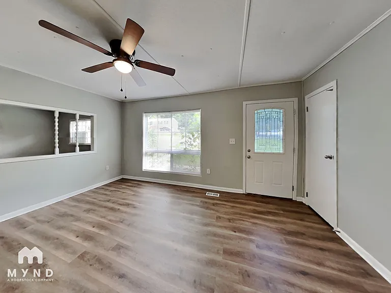 2225 Lisa Ann Dr SE — Photo 6