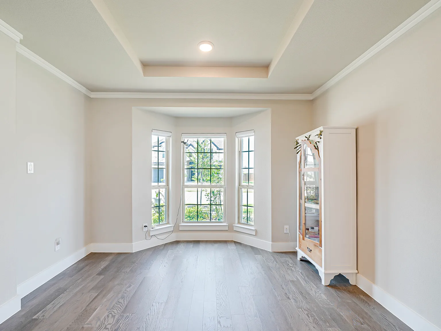 5 bed, 3387 sqft, $3,700 — Photo 4