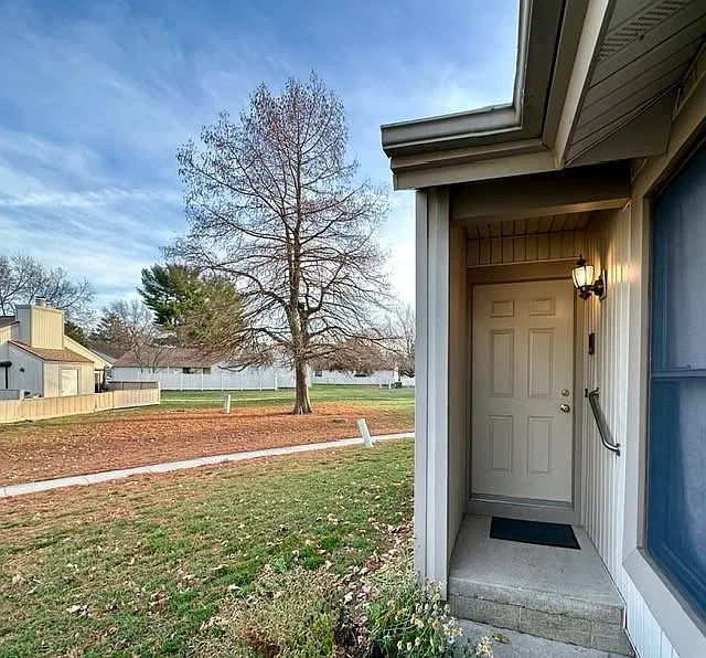23 Colony West Dr #23