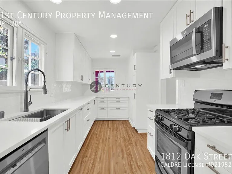 1812 Oak St — Photo 14