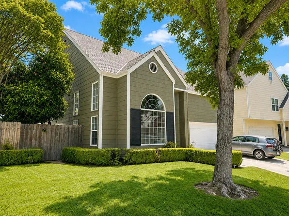1047 E Monticello Cir, Fresno, CA 93720