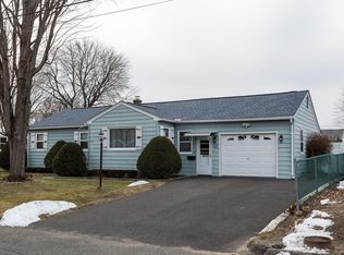 77 Daley St, Chicopee, MA 01013