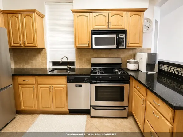 395 2nd Street image 1 of 19
