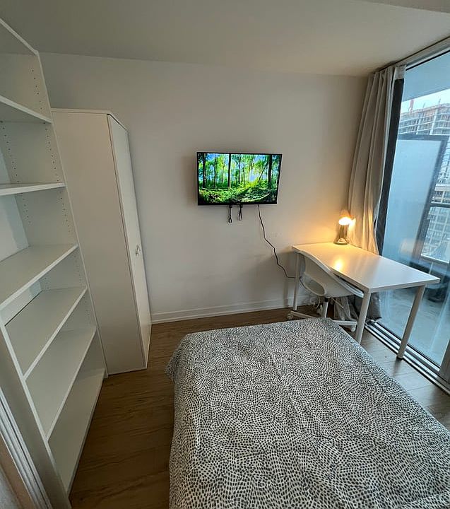 1st image of 85 Wood St #1902