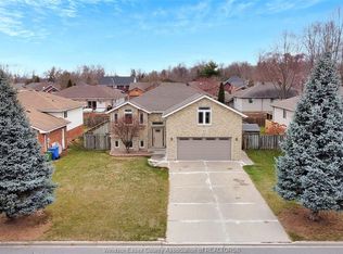 569 Sacred Heart Dr, Lasalle, ON N9J3L9