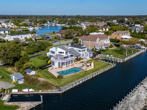 175 The Helm, East Islip, NY 11730