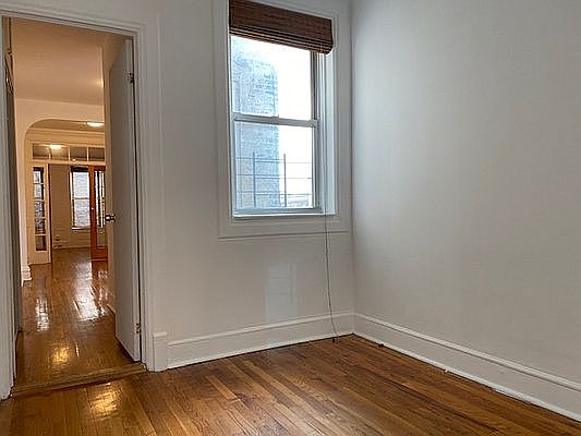 5th image of 65 Meserole Ave APT 2L