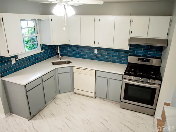 39 Lane Ct, Old Bridge, NJ 08857