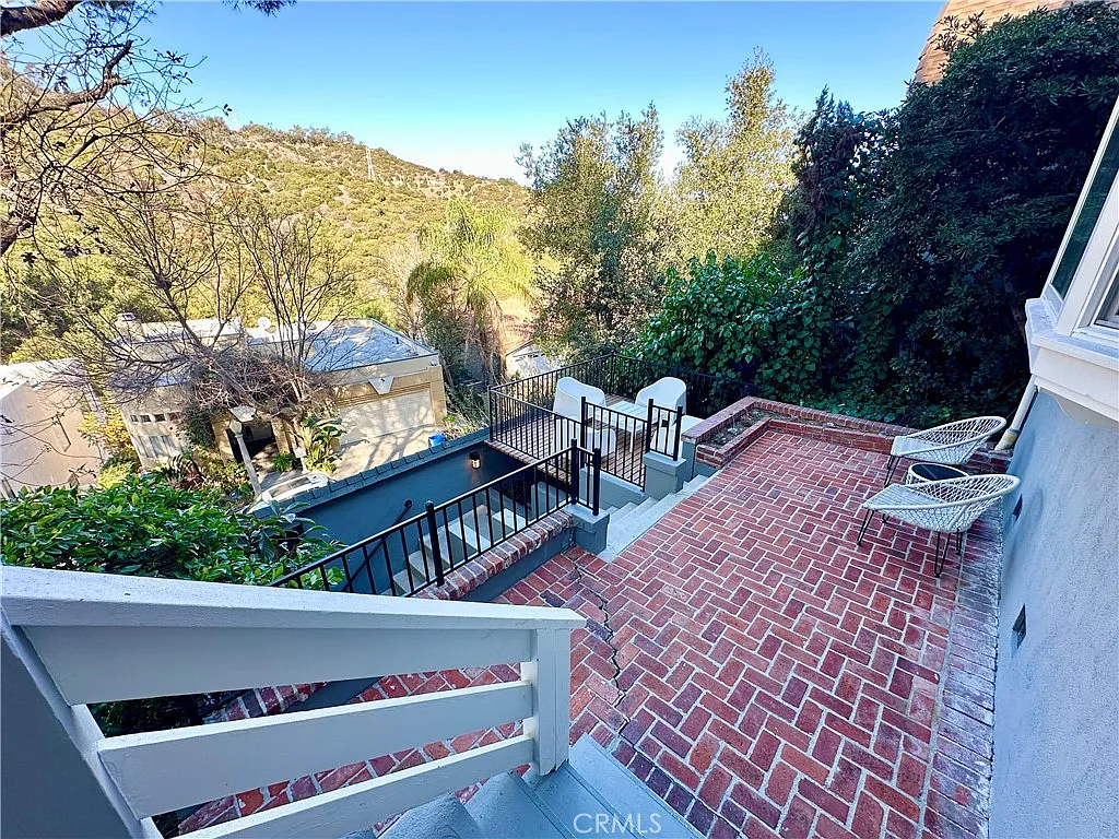 4 bed, 2199 sqft, $9,500 — Photo 3